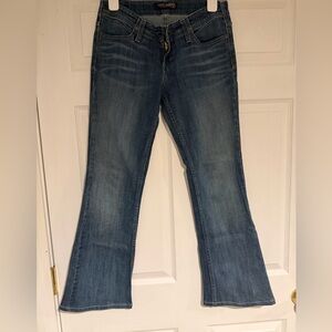 Levi's Women's low-rise Boot Cut Jeans, flower embroidery detail on back pockets